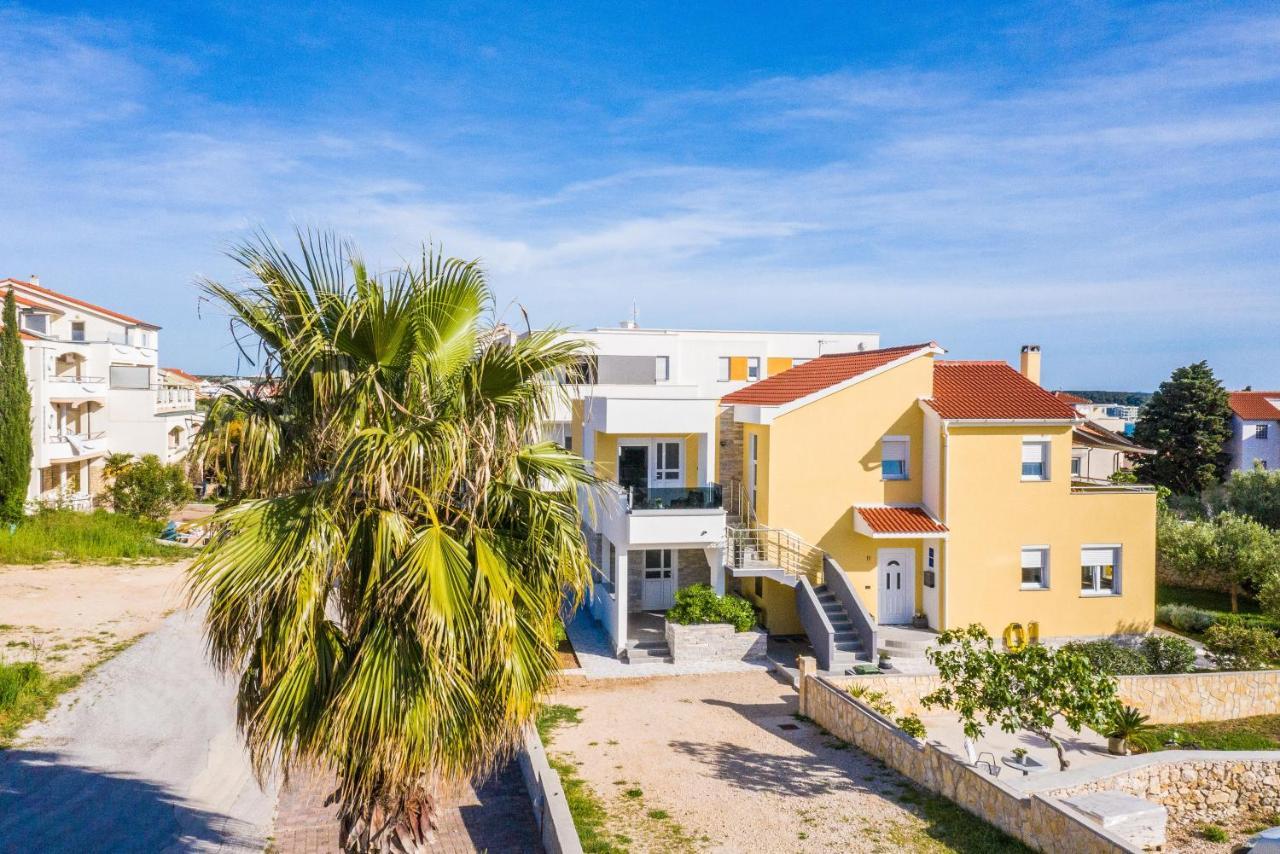 Apartments Yellow Novalja Bagian luar foto