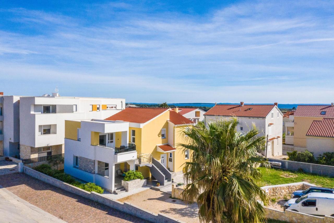 Apartments Yellow Novalja Bagian luar foto