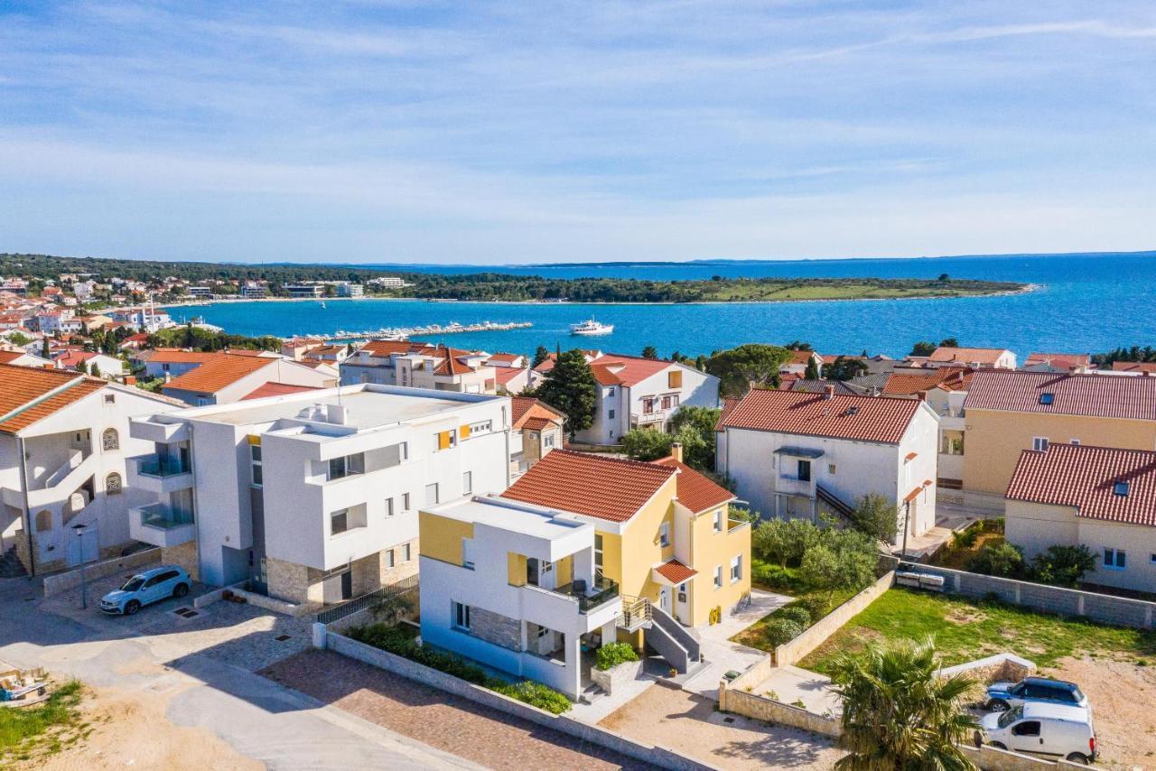 Apartments Yellow Novalja Bagian luar foto