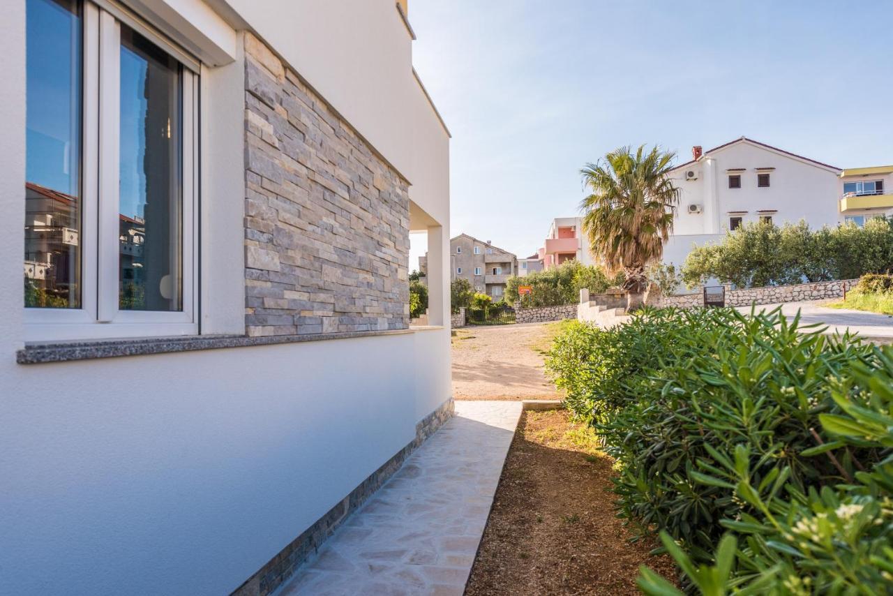 Apartments Yellow Novalja Bagian luar foto
