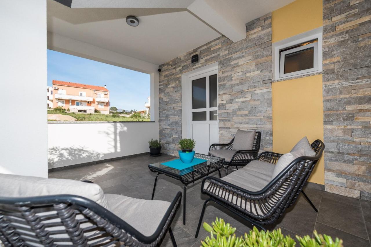 Apartments Yellow Novalja Bagian luar foto