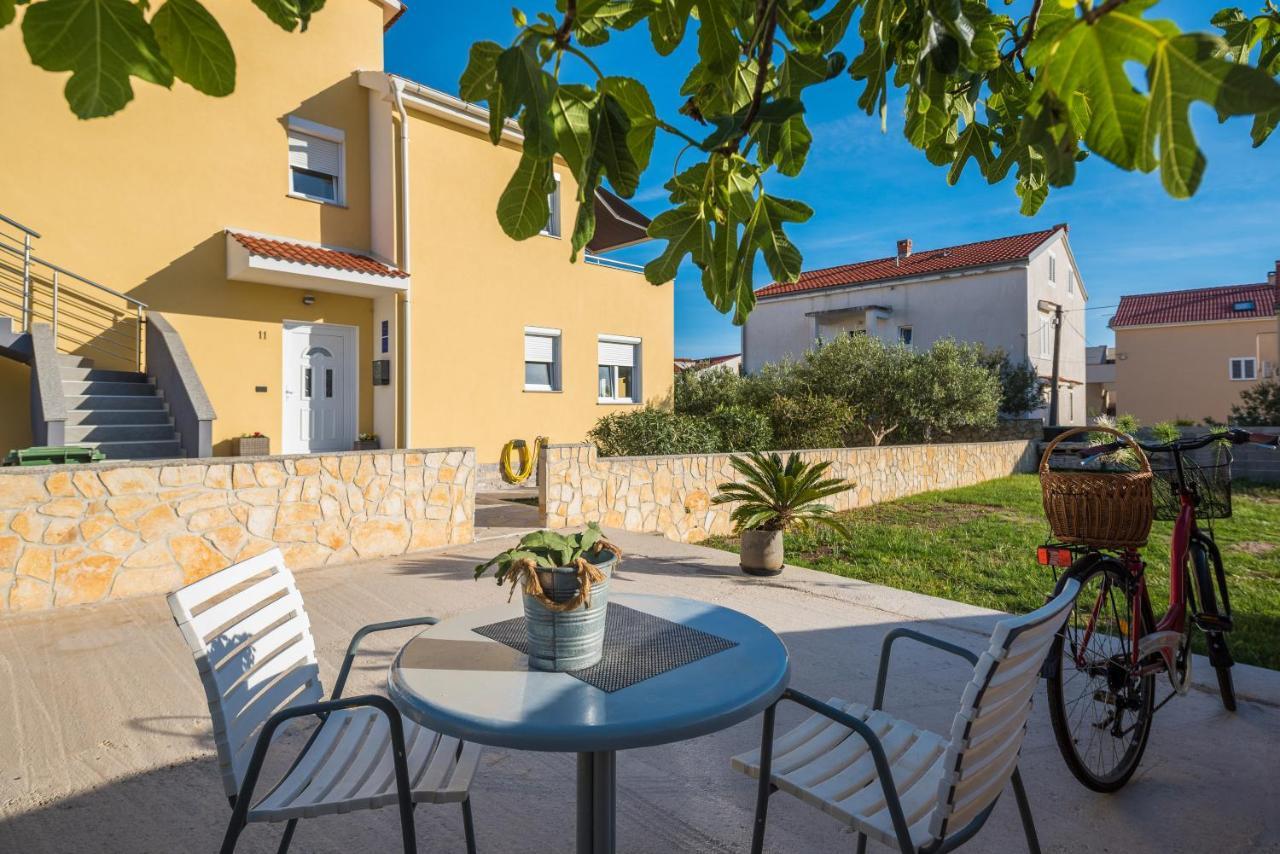 Apartments Yellow Novalja Bagian luar foto