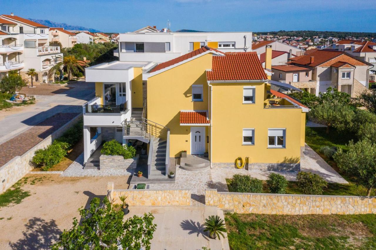 Apartments Yellow Novalja Bagian luar foto